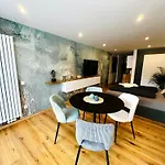 See-apartment Aura Am Fusse Der Gerlitzen Alpe Und Ufer Des Ossiacher Sees - Mit Privatem Seezugang & Hallenbad Daire Steindorf am Ossiacher See