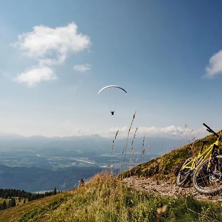 See-apartment Aura Am Fusse Der Gerlitzen Alpe Und Ufer Des Ossiacher Sees - Mit Privatem Seezugang & Hallenbad Apartmán *