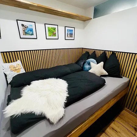 See-apartment Aura Am Fusse Der Gerlitzen Alpe Und Ufer Des Ossiacher Sees - Mit Privatem Seezugang & Hallenbad Apartmán *